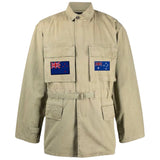 Australië Vlag Strijk Embleem Patch samen met de vlag van New Zealand op een lichtgroene jas