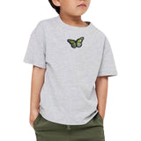 Vlinder Strijk Patch Lichtgroen Zwart op een grijs t-shirtje