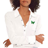 Broche Sierspeld Paarlemoer Groen op een witte blouse