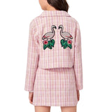 Flamingo Strijk Embleem Patch Rechts samen met de linker variant op de rugzijde van een roze geblokt jasje