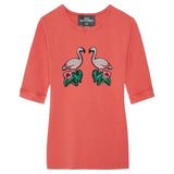 Flamingo Strijk Embleem Patch Rechts samen met de linker variant op een oranje shirt