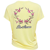 Bloemen Pruimen Bloesem Tak XXL Strijk Patch Set L+R samen met een par amour tekst patch op de rugzijde van een geel t-shirt