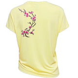 Pruimen Bloesem Bloemen XL Strijk Patch Roze Rechts op de rugzijde van een geel t-shirt