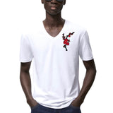 Bloesem Tak Strijk Embleem Patch Rood op een wit t-shirt