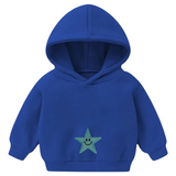 Smiley Ster Strijk Embleem Patch Glitter Licht Blauw op een kleine blauwe hoodie