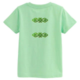 Twee maal de Tribal Paillette Groen Cosplay Sequins Strijk Embleem Patch op een groen t-shirtje