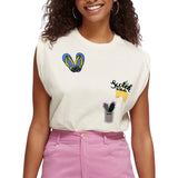 Cactus Bloempot Strijk Embleem Patch op een wit T-shirtje samen met een teenslipper strijk patch