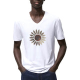 Margriet Bloem Paillette Strijk Embleem Patch op een wit t-shirt