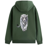 Witte Tijger Strijk Applicatie Large op de rugzijde van een groene hoodie