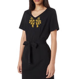 Venetiaans Kant Cosplay Sequins Strijk Applicatie Patch Set Goud op een zwarte jurk