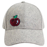 Appel Fruit Paillette Strijk Embleem Patch op een grijze cap
