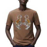 Tijger XL Strijk Embleem Patch Set L+R op een bruin t-shirt