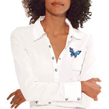 Broche Sierspeld Vlinder Blauw Zilver op een witte blouse 