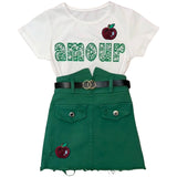 Appel Fruit Paillette Strijk Embleem Patch zowel op een wit t-shirt als op een groen kort rokje