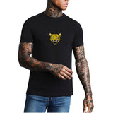 Panter Luipaard Strijk Embleem Patch op een zwart t-shirt