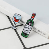 Wijn Fles Wine Time Tekst Emaille Pin samen met de rode wijn glas emaille pin