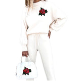 Twee maal de Roos Paillette Bloem Strijk Embleem Patch op een witte sweater en tas