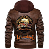 Live To Ride Tekst Biker Strijk Embleem Patch Oranje samen met een XXL biker strijk patch op de rugzijde van een leren jas