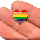 Close-Up van de Rainbow Heart Regenboog Hartje Gay Pride Symbool Emaille Pin S