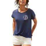 Honkbal Baseball Strijk Embleem Patch op een donker blauw t-shirt