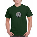 Smiley Emoji Paillette Strijk Embleem Patch op een groen t-shirt