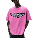 Schedel Skull Wings Strijk Embleem XXL Patch op een roze t-shirt