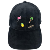 Sombrero Mexico Hoed Emaille Pin samen met een palmboom en motel emaille pin op een zwarte cap
