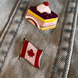 Canada Vlag Esdoorn Embleem Emaille Pin samen met een pin van een gebakje