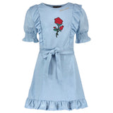 Roos Rozen Op steel Bloemen Strijk Embleem Patch op een spijkerstof jurkje