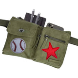 Ster Strijk Applicatie Embleem Patch op een groen klein heuptasje samen met een baseball strijk patch