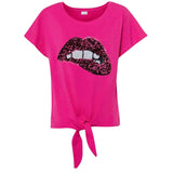 Mond Tand Bijt Lip XL Paillette Strijk Patch Applicatie Rood Roze op een fuchsia roze shirtje