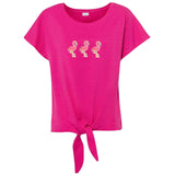 Drie maal de Flamingo Strijk Embleem Applicatie Patch op een fuchsia shirt