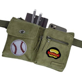 Hotdog Broodje Worst Strijk Embleem Patch samen met een baseball strijk patch op een groen heuptasje