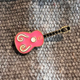 Close-up van de Gitaar Emaille Pin Roze