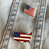 USA Amerika Emaille Pin samen met een USA vlag pin