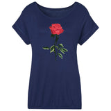 Roos Op Steel Strijk Patch Embleem op een donkerblauw t-shirt