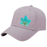 Herfstblad Herfst Blad Strijk Embleem Patch Lichtblauw Groen op een grijze cap