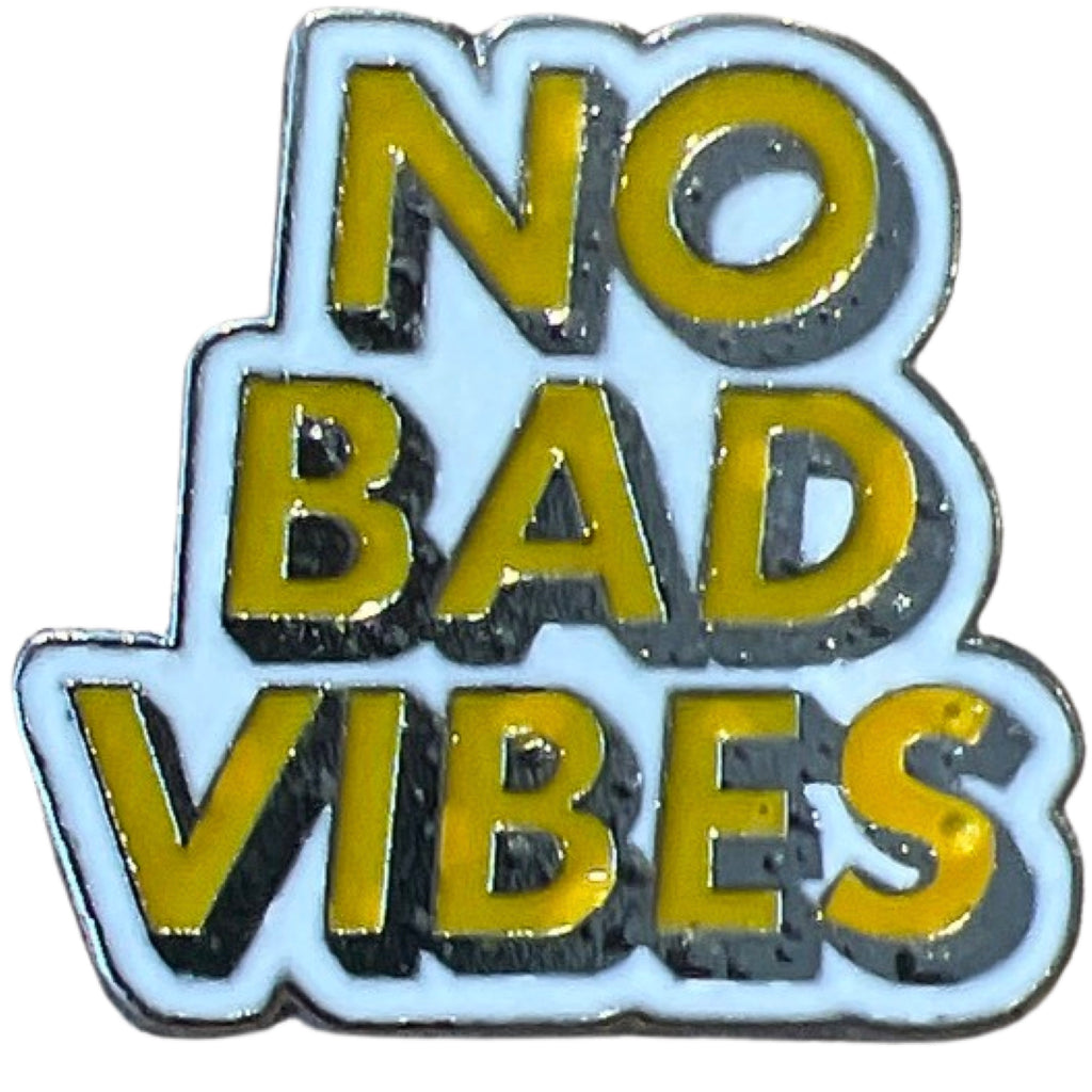 NO BAD VIBES Tekst Emaille Pin