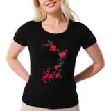 Bloesem Bloemen Tak Strijk Embleem Patch Rood op een zwart t-shirt