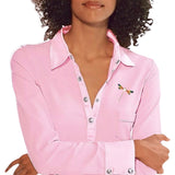 Libelle Parel Sierspeld Broche op een roze blouse