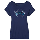 Bloesem Vlinder Blauw Strijk Embleem Patch Set op een blauw shirt