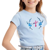 Bloesem Kolibrie Strijk Embleem Patch Set op een lichtblauw t-shirtje