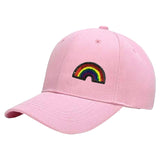 Regenboog Paillette Strijk Embleem Patch op een roze cap