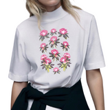 Pioen Rozen Wilde Roos Bloem Full Color Strijk Applicatie op een wit t-shirt