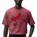 Magnolia Bloesem Vlinder Strijk Patch Set Rood 3 Patches op een bordeaux rood t-shirt