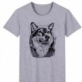 Wolf Met Groene Ogen Strijk Applicatie op een grijs t-shirt