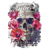Doodskop / skull omringd met rood roze rozen en Believe In Yourself Tekst Strijk XXL Applicatie