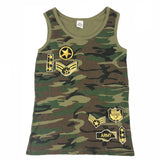 Zeven verschillende legergroen met beige army patches met goudkleurige stiksel op een legergroen camouflage halter hemdje