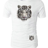 XXL Witte Tijger Strijk Applicatie op een wit t-shirt