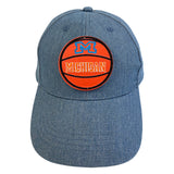 Michigan Basketbal Strijk Embleem Patch op een cap van blauwe spijkerstof